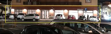 Locale con 10 ampie vetrine