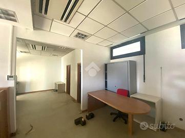 NEGOZIO A SELVAZZANO DENTRO