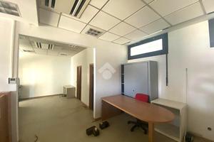 NEGOZIO A SELVAZZANO DENTRO