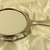 Specchio da toilette in argento.