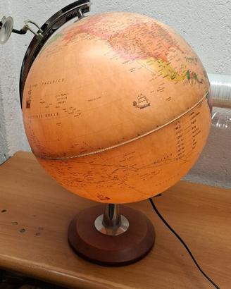 Mappamondo illuminato da tavolo