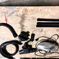Piccolo aspirapolvere con accessori
