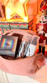 Pochette con profumo e prodotti capelli