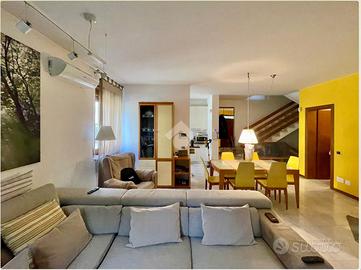 VILLA A SCHIERA A ZEVIO