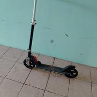 Monopattino bambino redbull