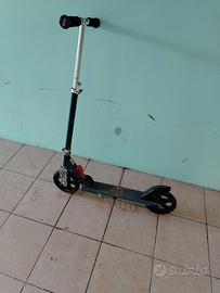 Monopattino bambino redbull