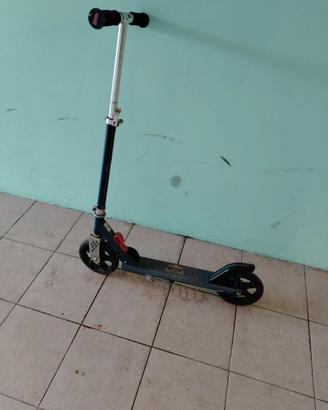 Monopattino bambino redbull