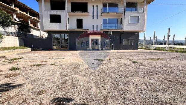 Locale Commerciale - Apice