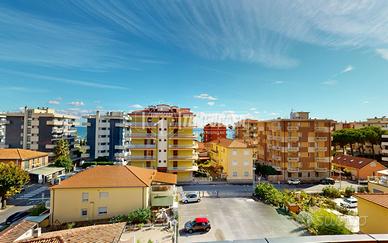 00GTM300 - AMPIO TRILOCALE CON TERRAZZI VISTA MARE