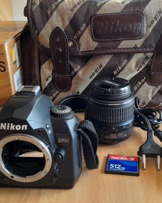 Fotocamera reflex digitale Nikon D70s