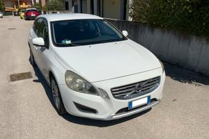 Volvo V60 D3 Momentum geartronic - Gancio Traino