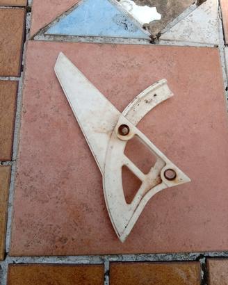 Aprilia Tuareg  plastiche pinza  freno posteriore