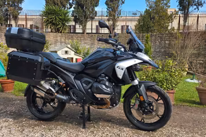 GS 1300 Triple Black 02/2024