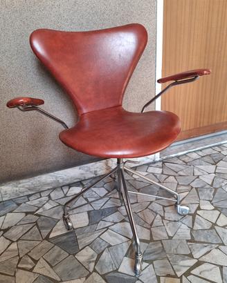 Sedia da ufficio Seven 3217 design Jacobsen Hansen