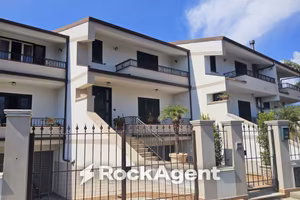 Villetta a schiera di 195 m² con 4 locali e box au