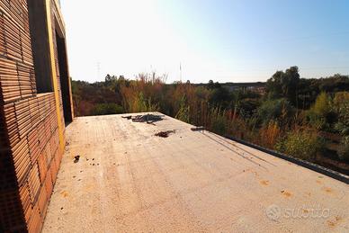 Villa a schiera con giardino e box auto