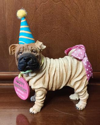 Statuetta di cane di razza Shar Pei per compleanno