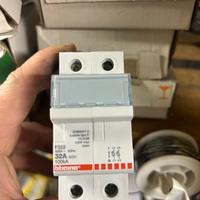 Portafusibile sezionatore 2P fusibili tipo F