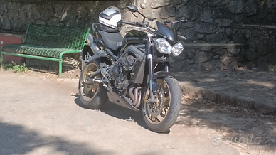 Triumph Street Triple 675R fari triangolari