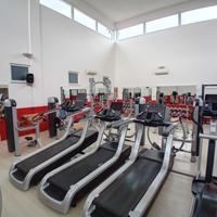 Attrezzi Isotonici e cardio più arredo spogliatoi