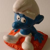 puffo con cuscino rosso 