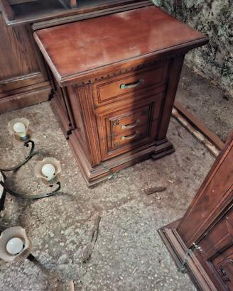 Comò e comodini con specchio