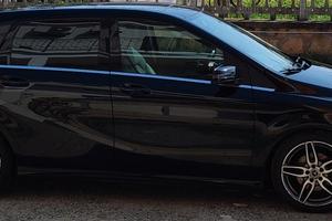 MERCEDES-BENZ B 200 D PREMIUM