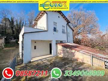 Casa indipendente con 3.000 mq di giardino