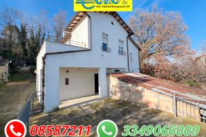 Casa indipendente con 3.000 mq di giardino