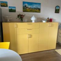 Mobile giallo da living