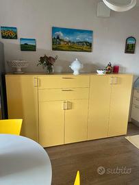 Mobile giallo da living