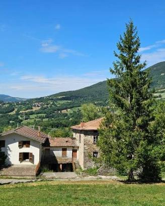 Villa di 150 m² con 4 locali e box auto a Varsi