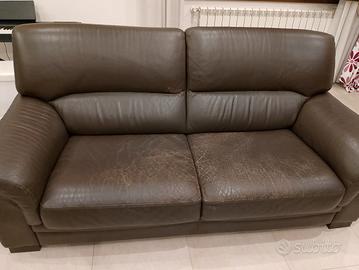 divano+ poltrona  in pelle 
