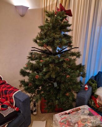 albero di natale con  palle e serie 2 serie di luc
