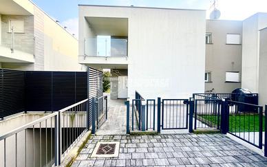 NUOVA MODERNA VILLA IN CONTESTO MODERNO