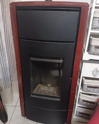 termostufa ad acqua alimentata a pellets