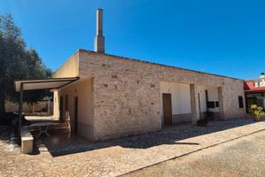 Villetta da rimodernare con terreno di 11.989 mq