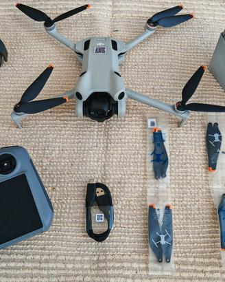 DJI Mini 4 Pro Fly More Combo RC" Gl pari al nuovo