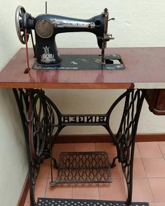 vecchia macchina da cucire a pedale Singer 