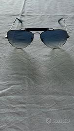 Occhiali Ray-Ban modello blu Capri