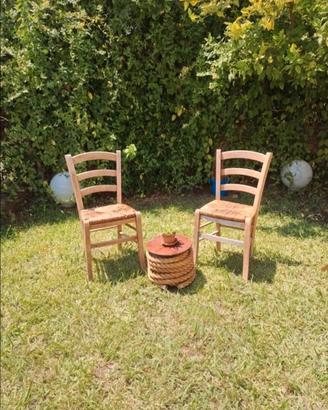 coppia di sedie paesane vintage in legno e paglia