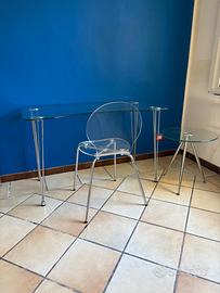 Arredo in vetro: scrivania, sedia e tavolino