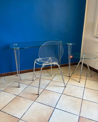 Arredo in vetro: scrivania, sedia e tavolino