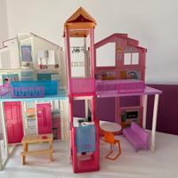 Casa di Barbie con accessori