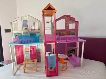 Casa di Barbie con accessori
