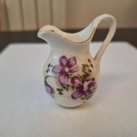 Lattiera in miniatura in porcellana ossea