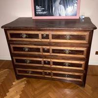 Elegante cassettone lombardo a quattro cassetti