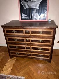 Elegante cassettone lombardo a quattro cassetti