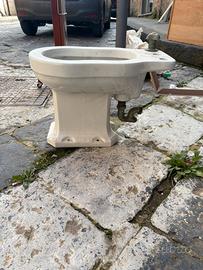 bidet, cassetta dellacqua antica e lavello