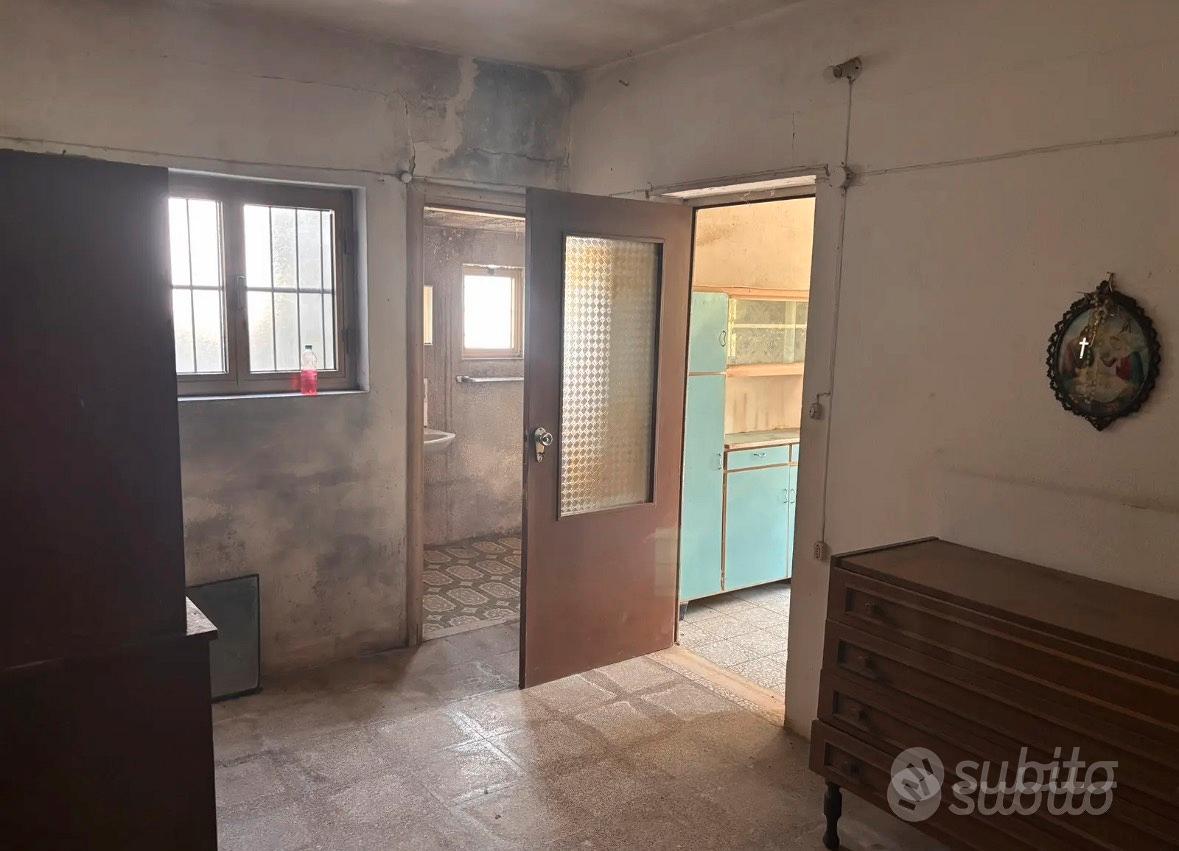Proprietà con casolare e ampio terreno - Vista 2